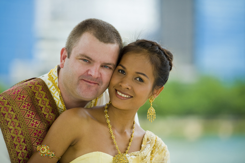 แต่งงานกับฝรั่งและย้ายมาอยู่เมืองไทย